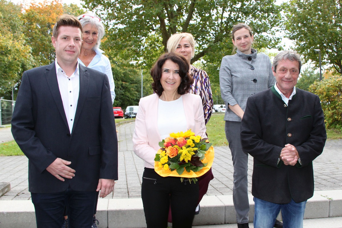 Die Gesellschafterversammlung gratulierte Petra Noll (Mitte vorn) - der neuen Geschftsfhrerin der Museen im Westerwald GmbH. (Foto: Kreisverwaltung / Carolin Faller)