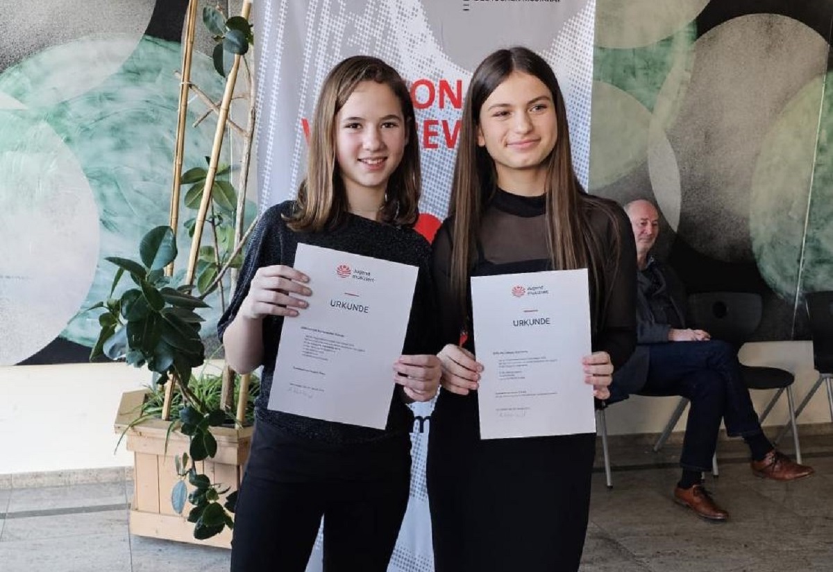Aliena Kurtenacker (links) und Duopartnerin Sofia Muzzalupo konnten die Jury mit ihren Leistungen berzeugen. (Foto: Manuela Kurtenacker)