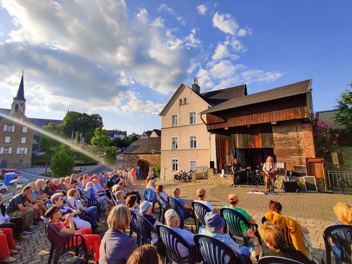 Auftaktkonzert "Treffpunkt Kannofen" mit "Flashmob 6" in Hhr-Grenzhausen