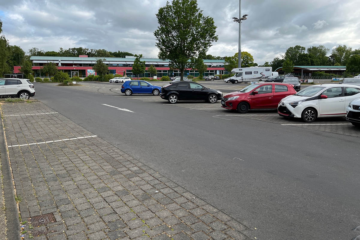 SWN errichtet Solaranlage auf Deichwelle-Parkplatz