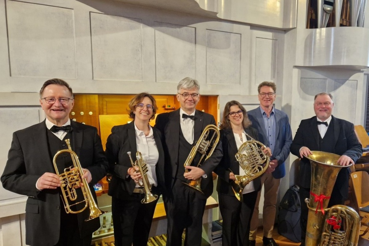 Musikalische Vielfalt in historischer Kulisse: FRECHBLECH aus dem Westerwald gestaltet Gottesdienst in Berlin-Spandau