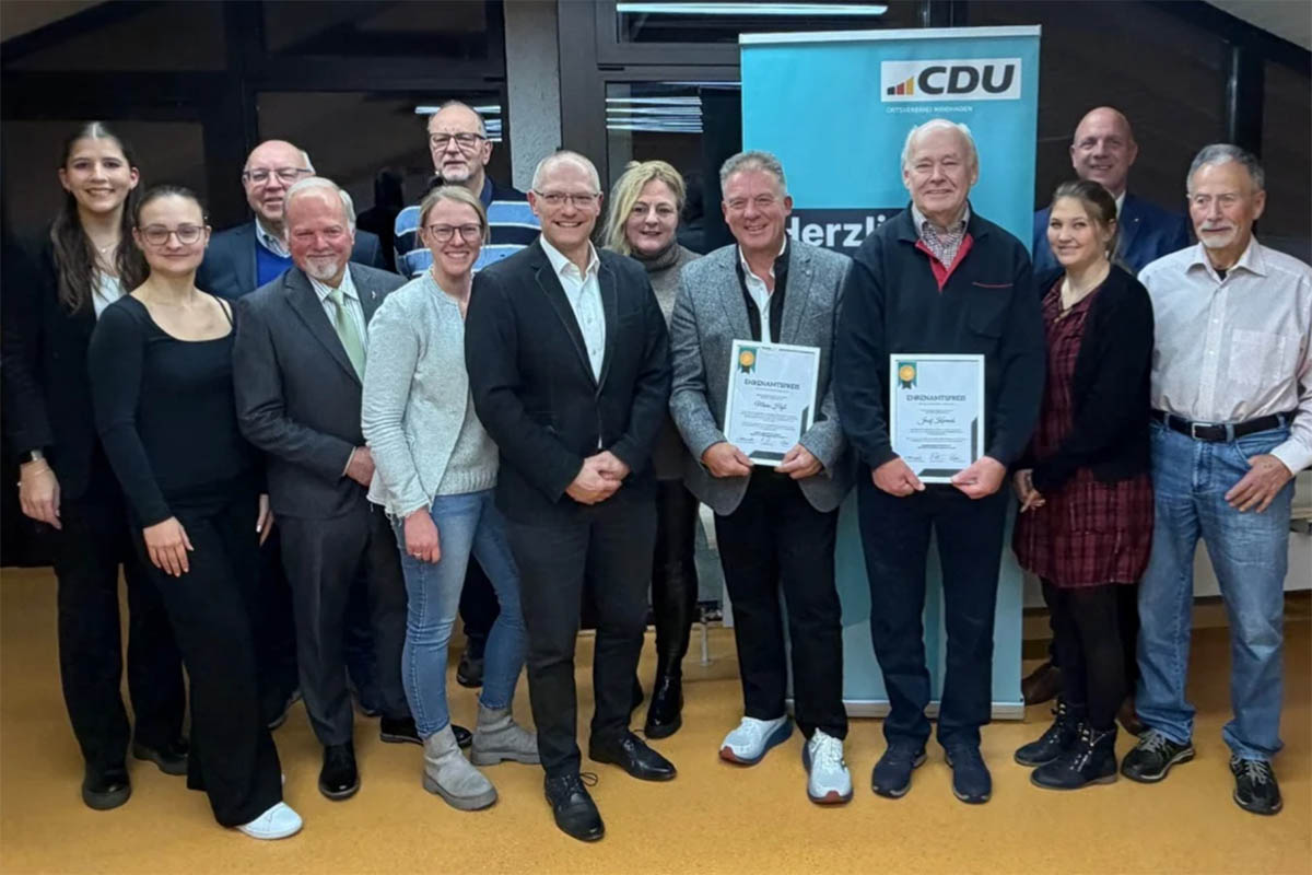 Hintere Reihe, von links: Caroline Brmmelhues, Rainer Hilbers, Michael Mhlenhoff, Martin Buchholz; vordere Reihe, von links: Alina Effertz, Lothar Khn, Patricia Clasen, Jrgen Schmied, Antje Stascheit, Mario H, Josef Konrads, Nina Blum, Axel Wehrens. Foto: Juliane Frense