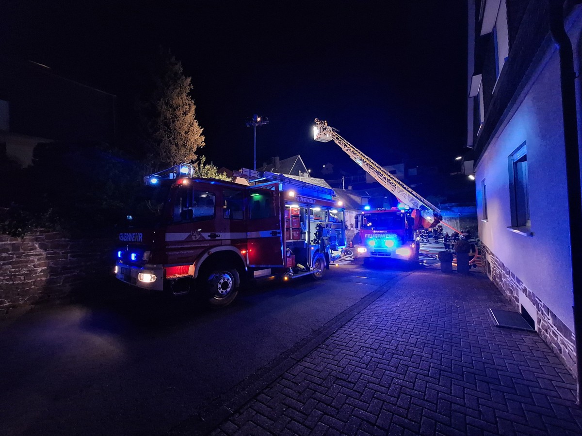 Feuerwehr verhindert greren Schaden bei Dachstuhlbrand in Daaden