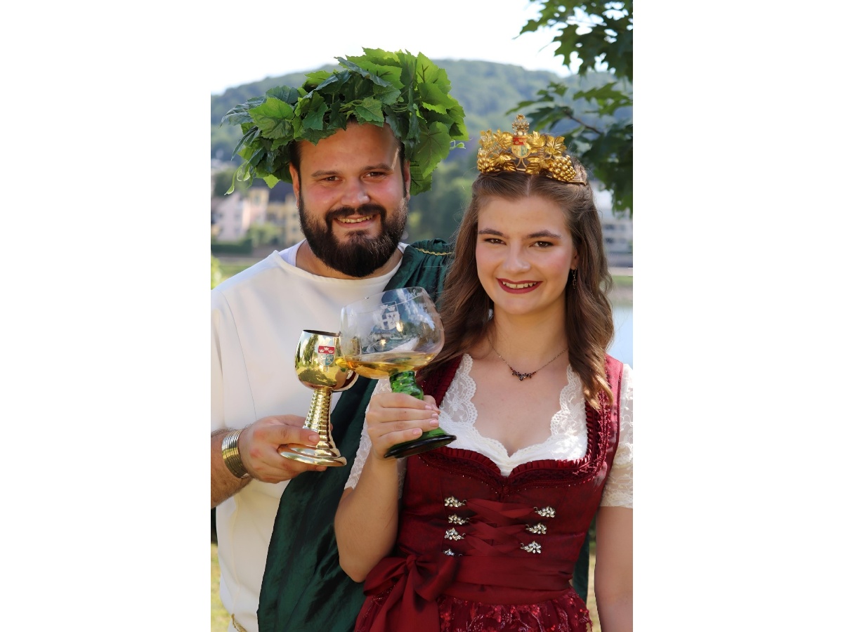 Bacchus Dominik und Weinknigin Lea (Foto: Daniela Simon)