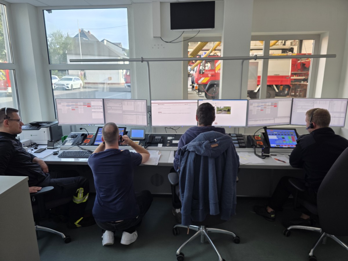 Feuerwehr der Verbandsgemeinde Rengsdorf-Waldbreitbach übt Hochwassereinsatz