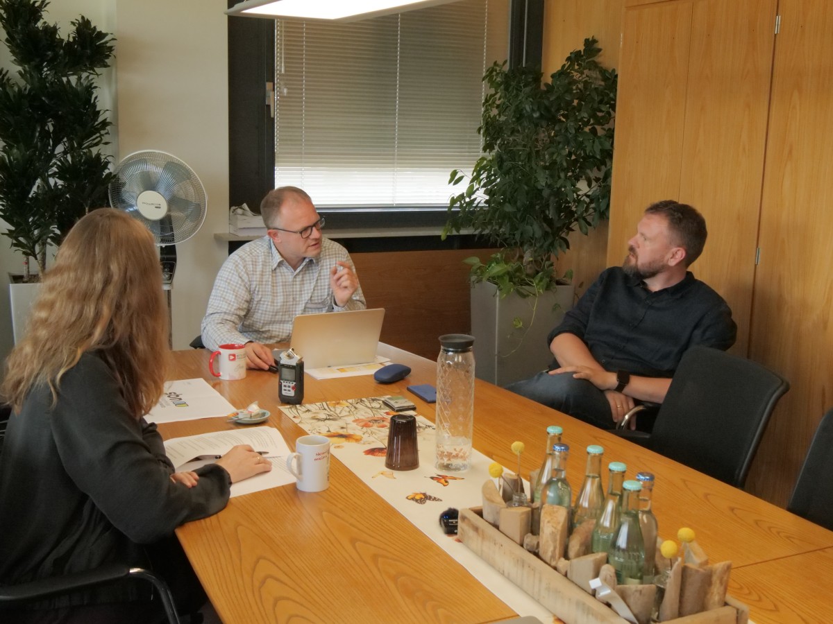 Jan Einig, Oberb�rgermeister der Stadt Neuwied und Christoph Mohr, B�rgermeister der Stadt Bendorf, im Gespr�ch �ber die �Servicebetriebe Bendorf Neuwied�. Foto: Gerd Neuwirth/SWN
