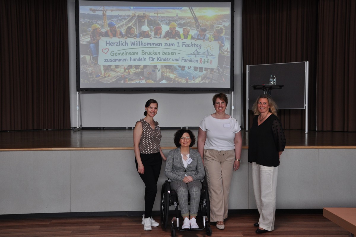 Die Koordinatorinnen der Kita-Sozialarbeit Olga Ganis und Jessica Fischbach, Referatsleiterin Alexandra Khan und Dozentin Prof. Dr. Vanessa Schnorr freuten sich �ber die positive Resonanz zum ersten Fachtag. (Fotos: Kreisverwaltung/Kristin Andree)