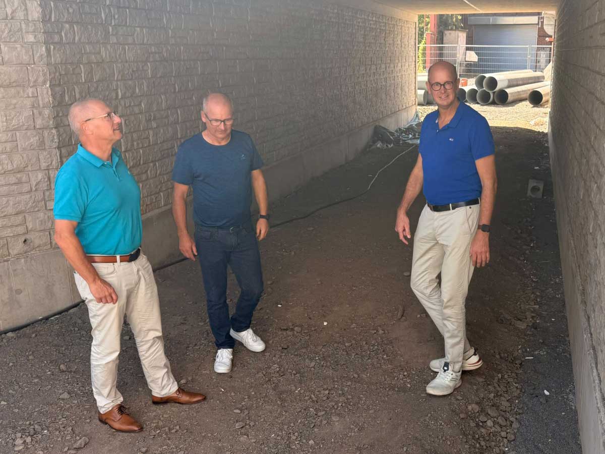 (v.l.n.r.) Landtagsabgeordneter J�rgen Schmied, Ortsb�rgermeister Oliver Labonde und Verbandsgemeindeb�rgermeister Jan Ermtraud bei der Begehung der Bahnunterf�hrungen in Rheinbrohl. (Foto: J�rgen Schmied, MdL)