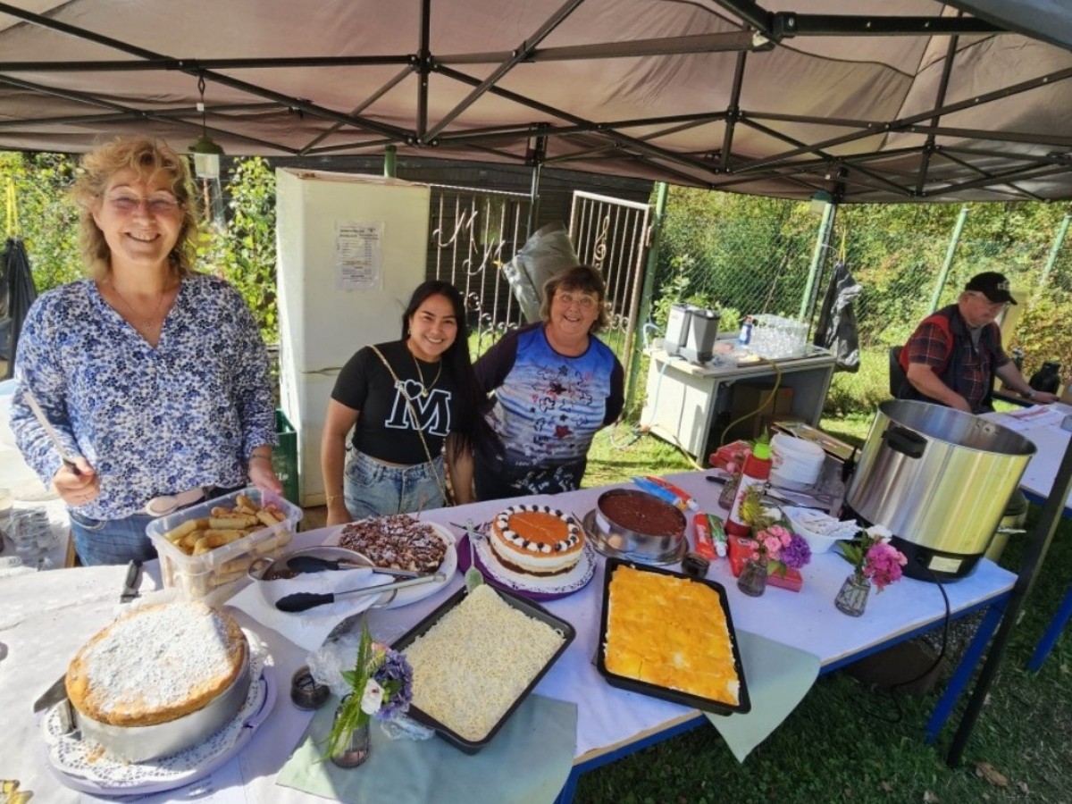 Ob s�� oder herzhaft, beim Obstgartenfest hatten die Besucher die Wahl (Fotos: Gemeinn�tzigen Obst- und Gartenbauvereins Birken e.V.)