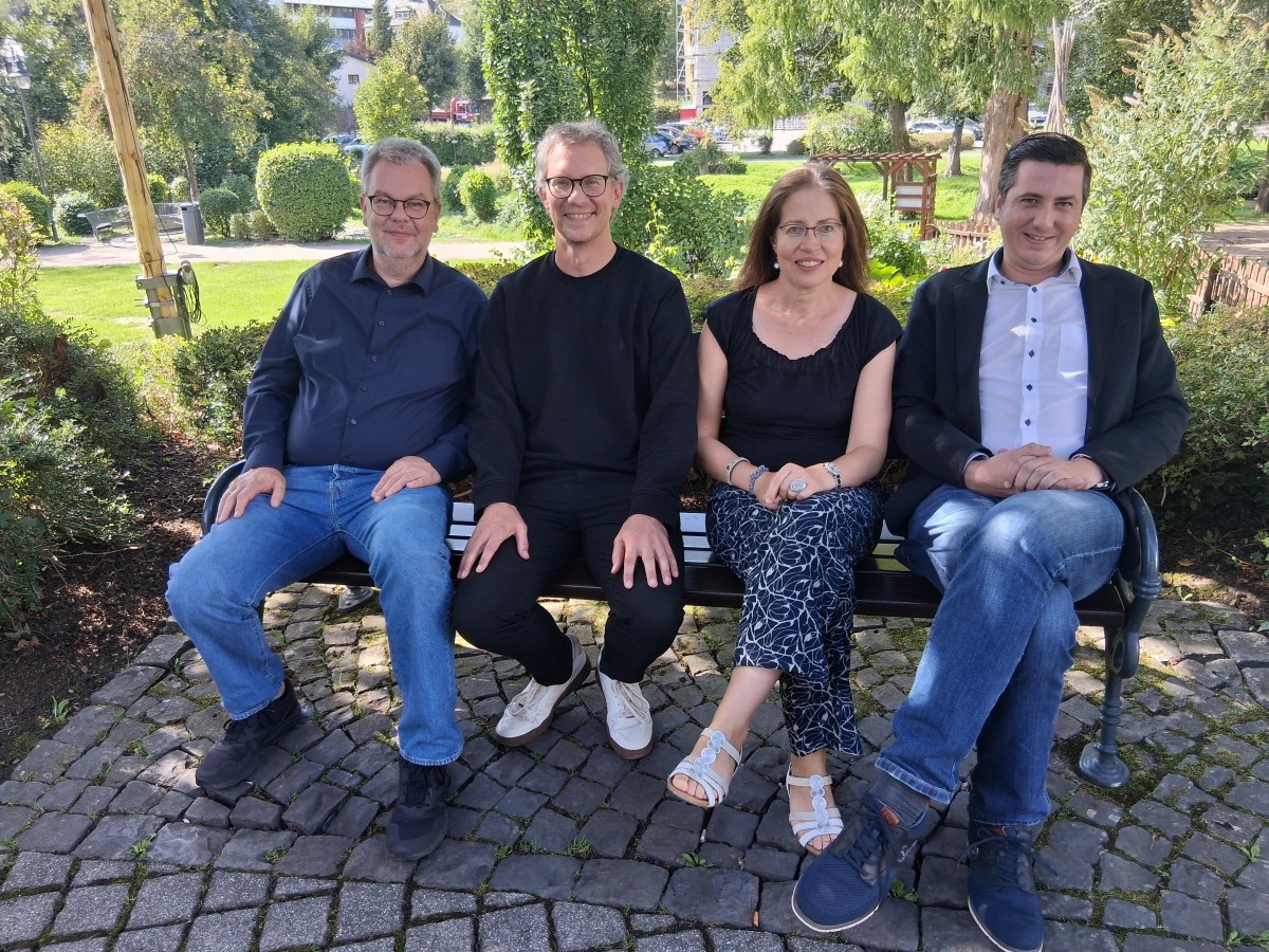 Markus Hof, B�rgermeister der VG Westerburg, Diakonie-Mitarbeiter Kai Zander und Karin Klein sowie Westerburgs Stadtb�rgermeister Janick Pape (Foto: Kai Zander)