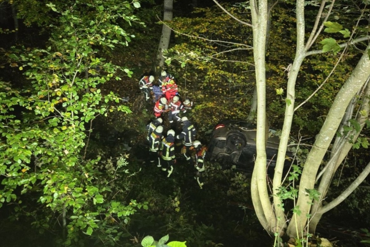 Unfall auf der L280 bei Emmerzhausen (Foto: Aaron Utsch/Verbandsgemeindefeuerwehr Daaden-Herdorf)