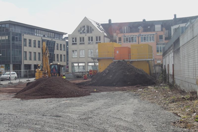 Die ersten Bagger und Baucontainer sind schon da. Es kann losgehen. Foto: Pressestelle Montabaur