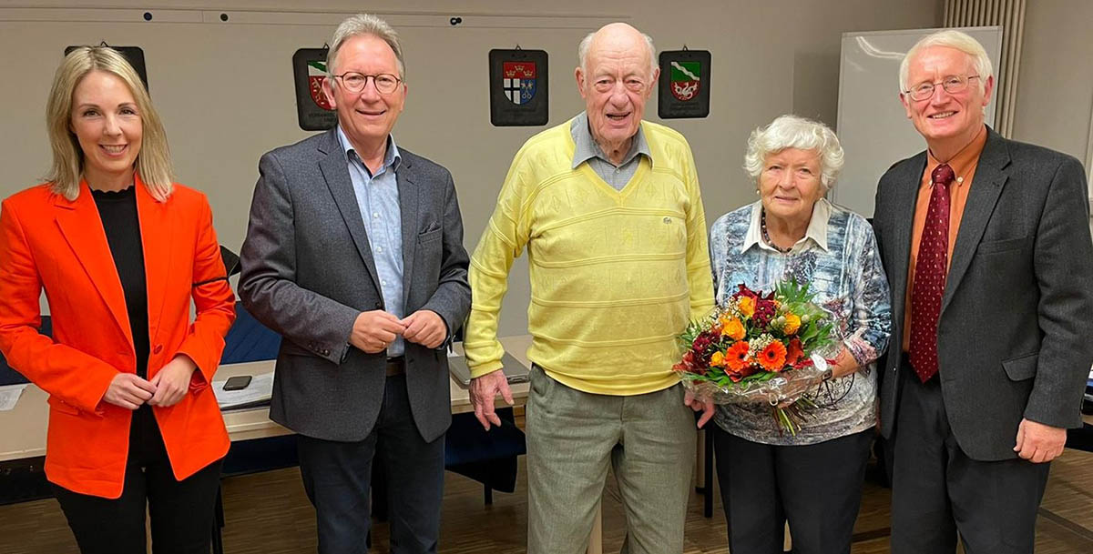 Die Eheleute Federhen im Kreise der Politiker. Foto: CDU