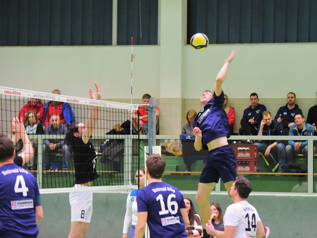 Frank Manenschijn bei einem seiner spektakulren Angriffe. (Foto: Westerwald Volleys)