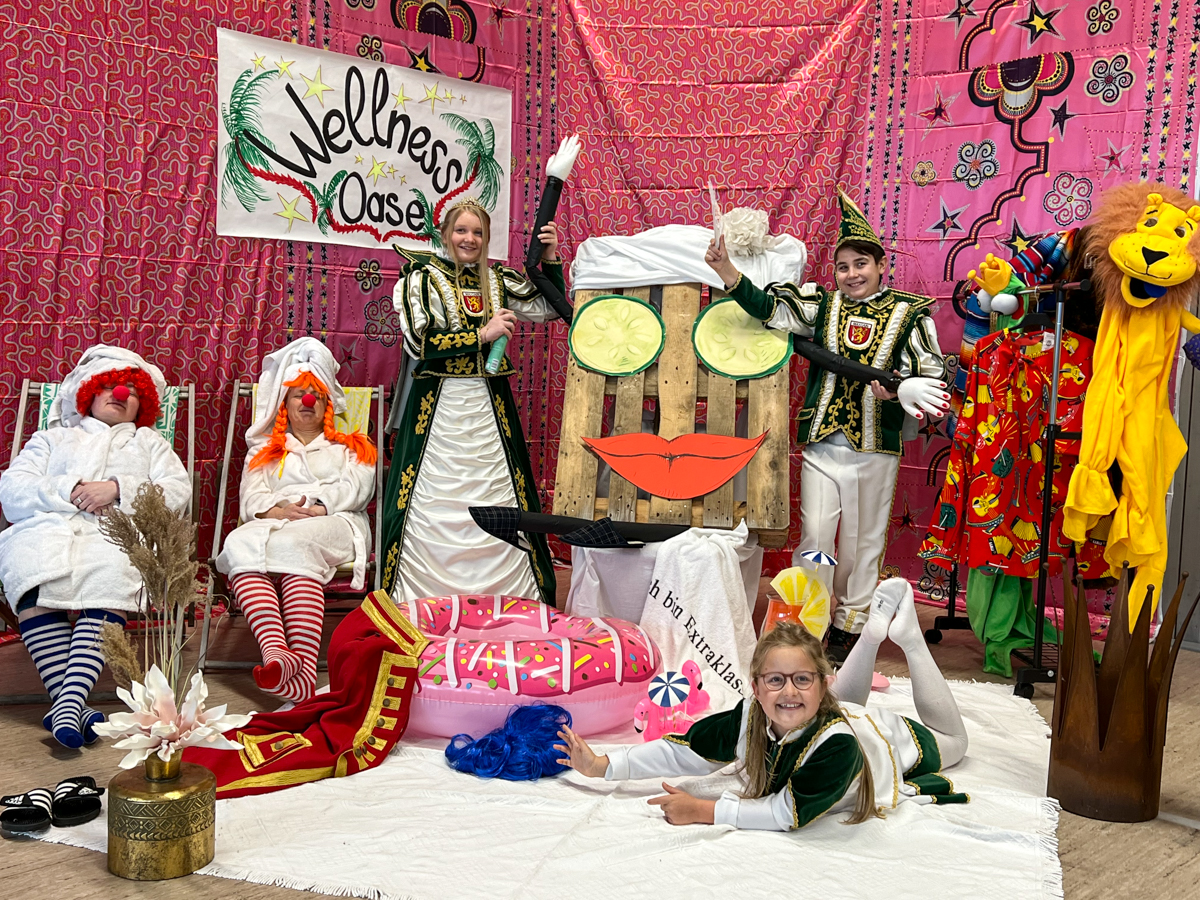 Mit ihrem kreativen Foto konnten sich die Fastnachtsfreunde Maxsain einen Sonderpreis bei der diesjhrigen evm-Palettenparty sichern. (Foto: Privat)