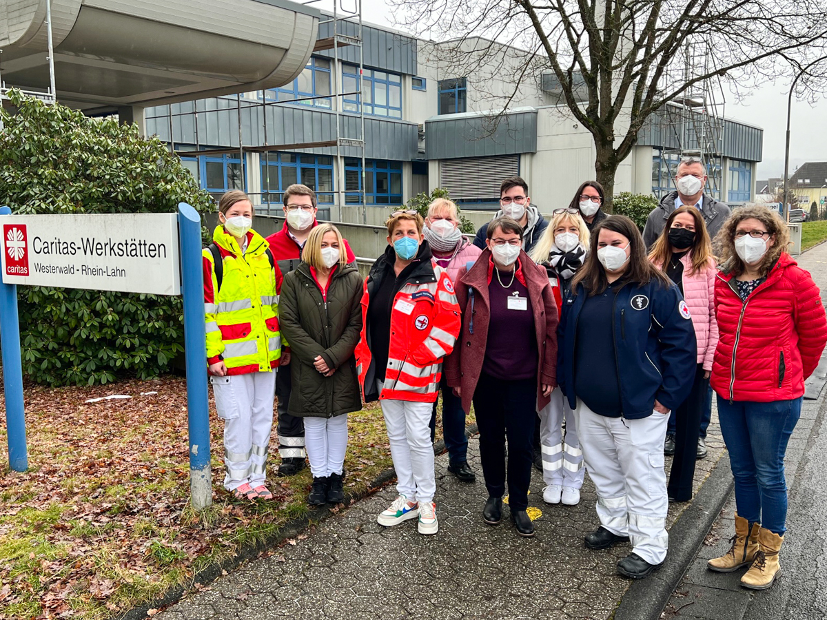Das mobile Impfteam des DRK und das Organisations- und Koordinierungsteam der Caritas-Werksttten Westerwald-Rhein-Lahn freuten sich, dass auch bei der dritten groen gemeinsamen Impfaktion alles reibungslos ablief. (Foto: Caritas-Werksttten)
