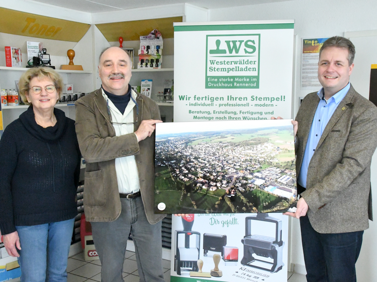 Ein Highlight beim Rundgang durch das Druckhaus war das groe Foto, das aus dem Ballon heraus gemacht wurde. (Foto: Druckhaus Rennerod) 