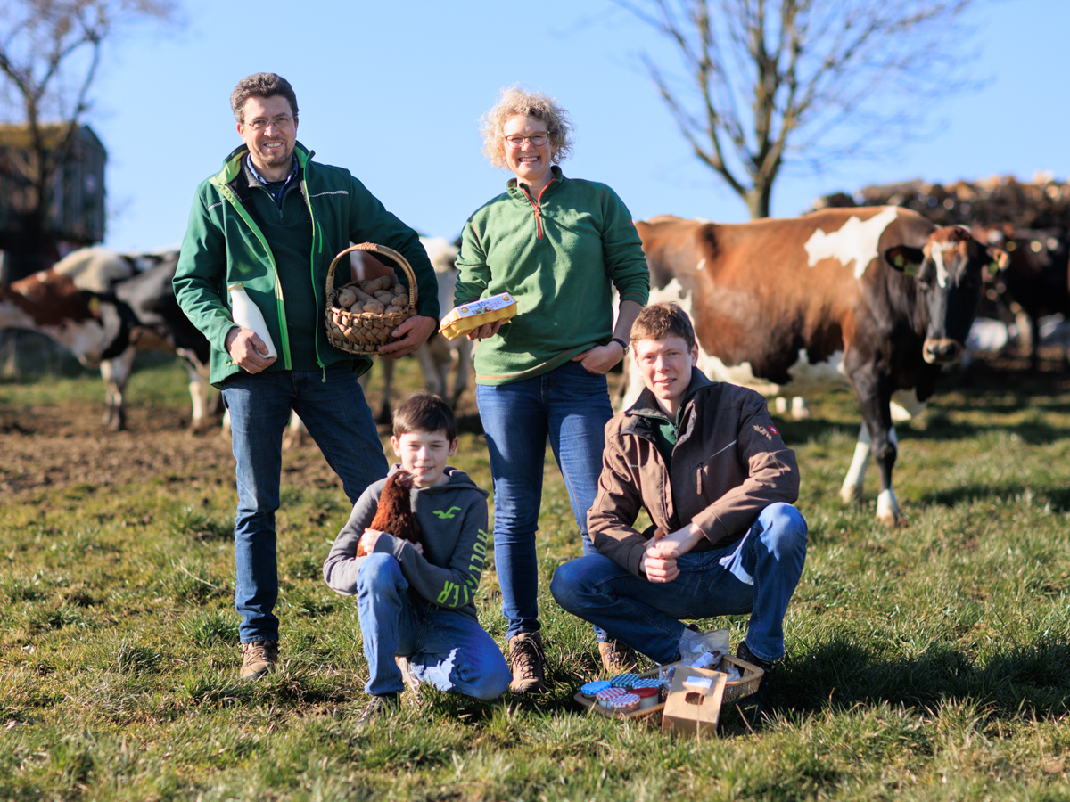 Auf dem Programm fr das "Klimafasten" steht unter anderem eine Fhrung durch den landwirtschaftlichen Betrieb der Familie Aller in Vielbachauf, die sich um eine enge Verbindung zwischen Verbraucher und Erzeuger bemht. (Foto: Evangelische Kirche Dekanat Westerwald)