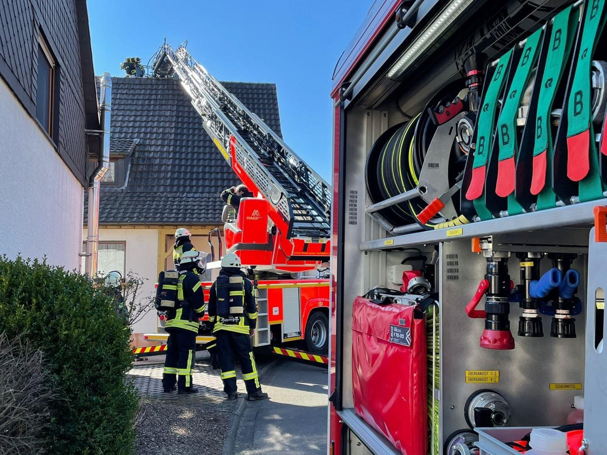 Unter anderem rckte die Feuerwehr Betzdorf-Gebhardshain zu einem Kaminbrand in Wallmenroth aus (Foto: Feuerwehr)