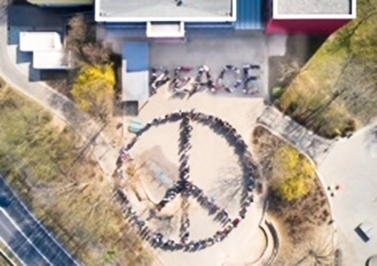 Heinrich-Roth-Realschule plus in Montabaur setzt ein Zeichen für den Frieden