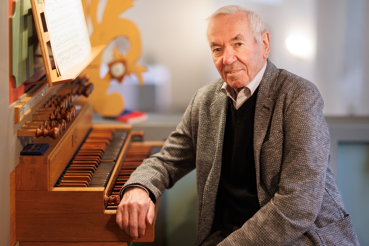 Eberhard Strder an seiner Orgel. (Foto: privat)