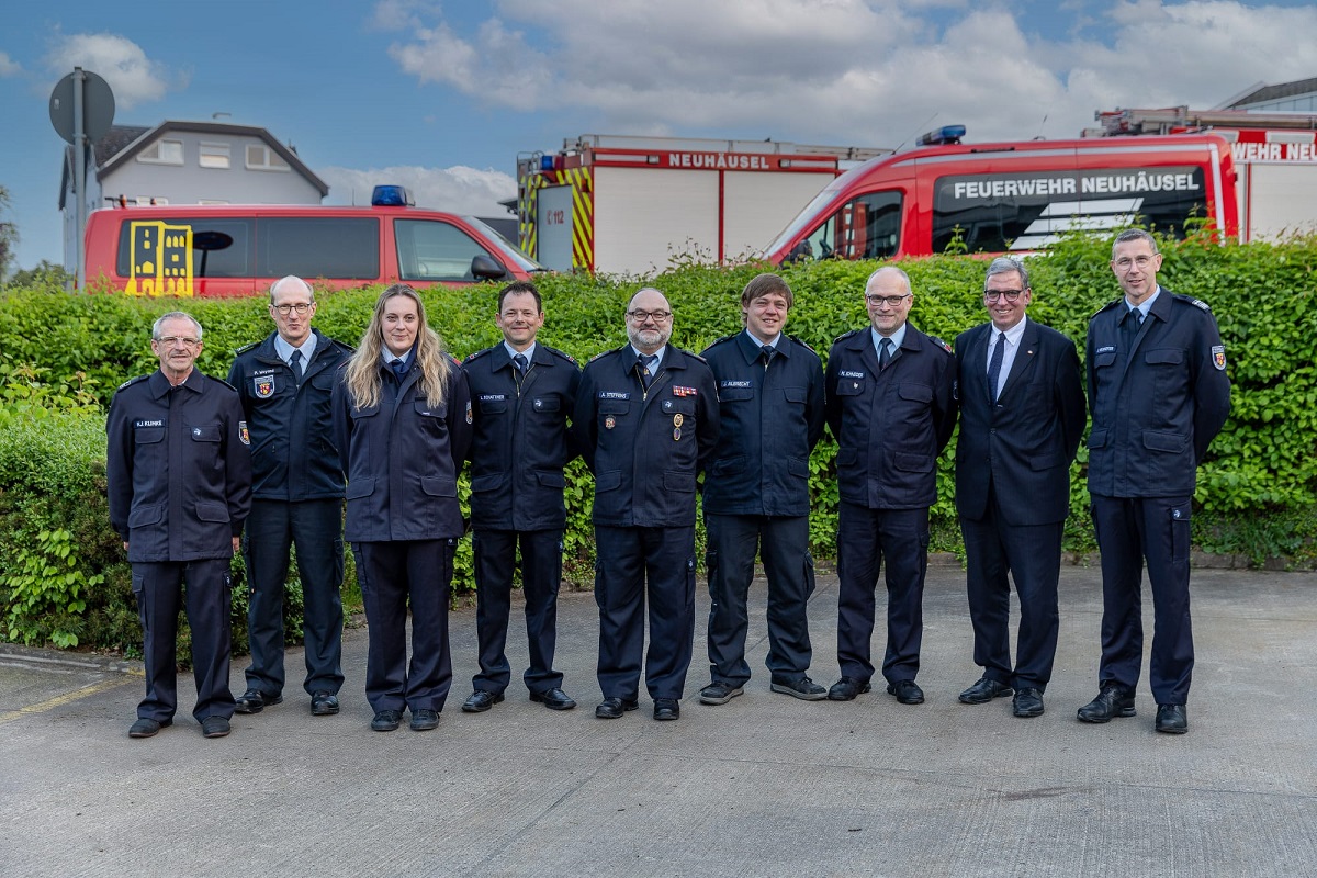 Die fusionierte Feuerwehr Augst hat ihre erste Wehrfhrung gewhlt (von links): Hans Joachim Klimke, Patrik Weyand, Vanessa Knopp, Lukas Schattner, Andre Steffens, Jrg Albrecht, Marcus Schneider, Andree Stein, Jens Weinriefer. (Foto: VG Montabaur / Monique Brill)