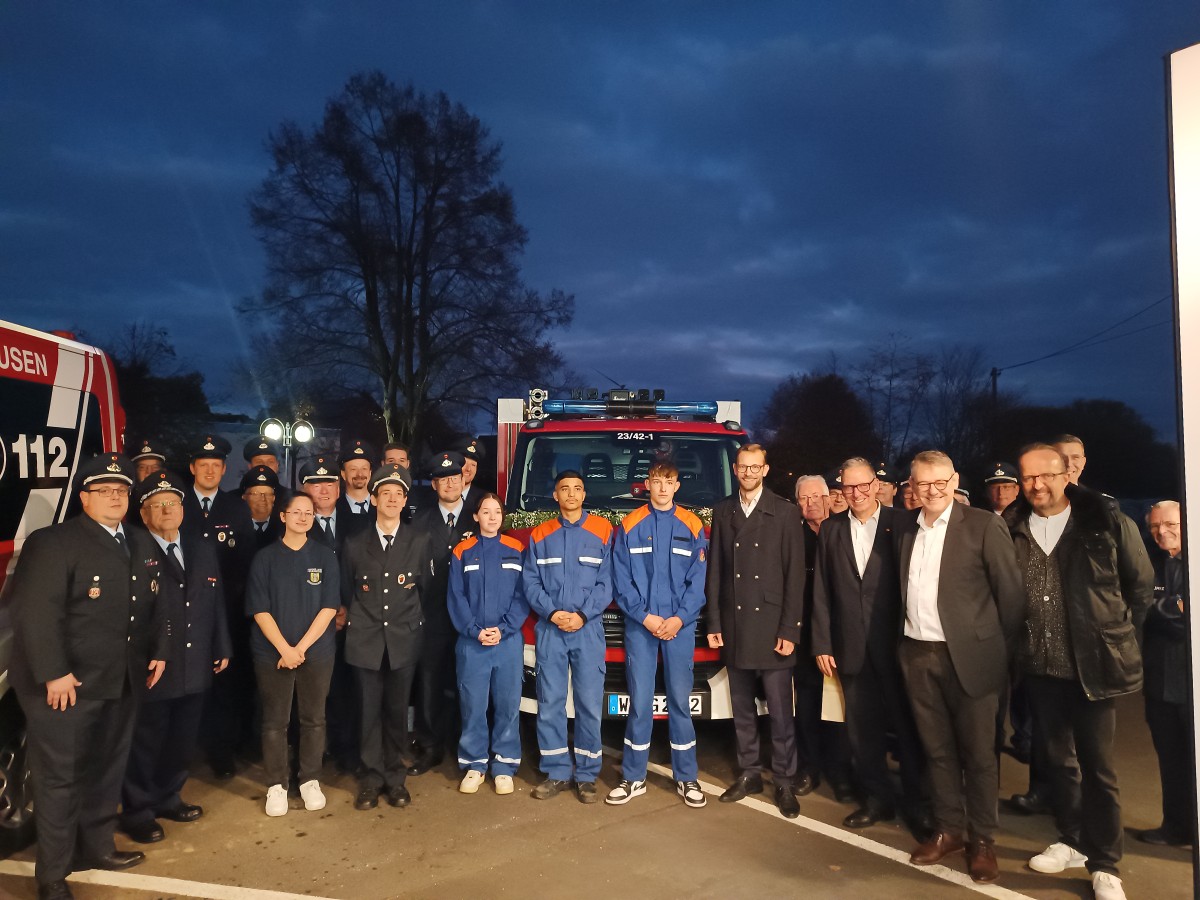 Die Freiwillige Feuerwehr Grgeshausen hat feierlich das neue Fahrzeug, ein TSF-W, in Betrieb genommen. (Fotos: VG Montabaur)