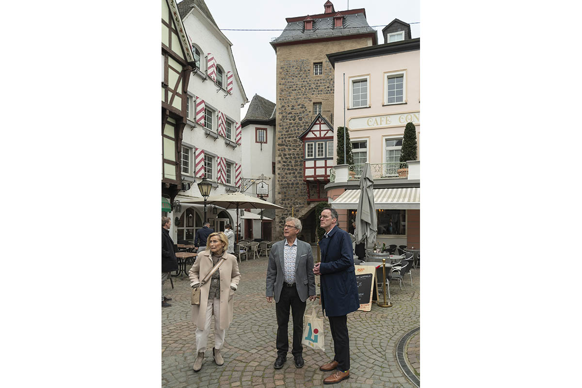 Dieter Lehmann (SPD, Mitte) setzt sich fr eine sinnvolle Nutzung des Rheintors ein. Mit ihm im Bild: Geza Stuip (links) und Michael Ebling (rechts). Foto: Heinz-Werner Lamberz
