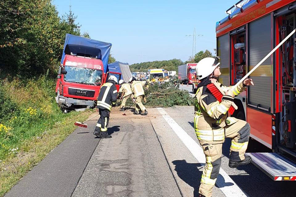 Medizinischer Notfall fhrt zu Unfall auf der Autobahn A3