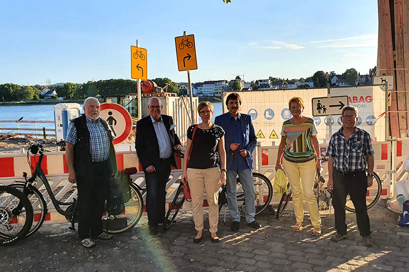 Mitglieder des Vorstandes SPD Innenstadt/Irlich bei ihrer Ortsbegehung an der Baustelle Deichvorgelnde. Foto: privat