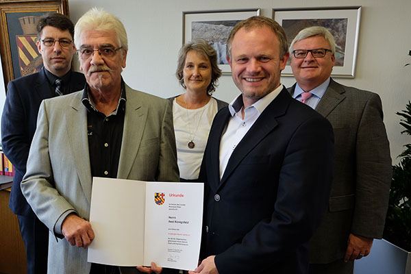 Von links: Abteilungsleiter Harald Hoffmann, Axel Knigsfeld, Stefanie Stavenhagen, stellvertretende Personalratsvorsitzende, Oberbrgermeister Jan Einig und Stadtkmmerer Thomas Schwade. Foto: Stadt Neuwied