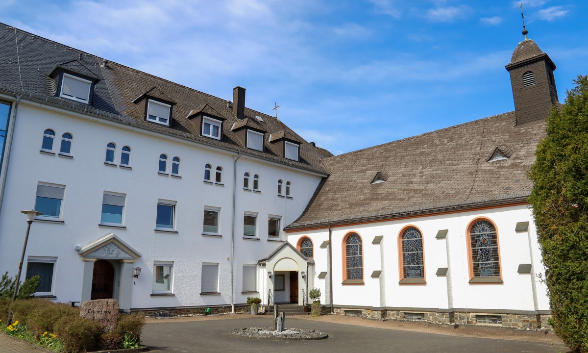 Vor 100 Jahren wurde der Grundstein f�r das Kloster Bruche gelegt. Am Samstag, 13. Juni, l�dt das �kumenische Hospiz Kloster Bruche mit seinem F�rderverein zu einem gro�en Jubil�umsfest ein. (Foto: Diakonie in S�dwestfalen gGmbH)