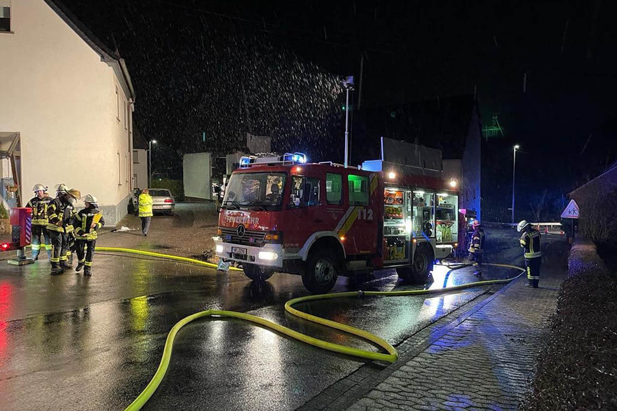 Scheunenbrand in Oberhonnefeld schnell unter Kontrolle