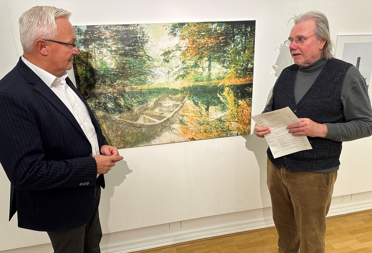 Landrat Achim Hallerbach mit Prof. Dr. Lars Ulrich Schnackenberg. (Foto: Thomas Herschbach)