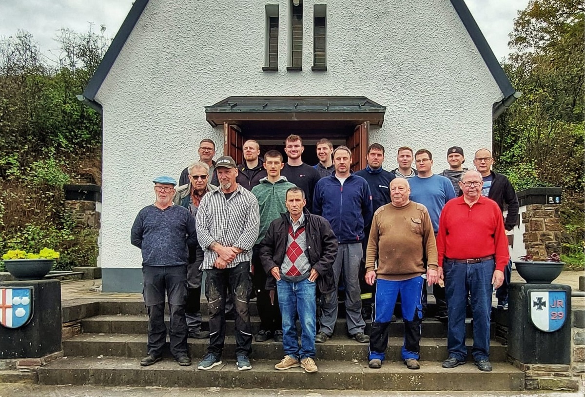 Mit vielen helfenden Hnden wurden die Arbeit rund um die Mahn- und Gedenksttte erledigt. (Foto: Vereinigung ehem. 29er)