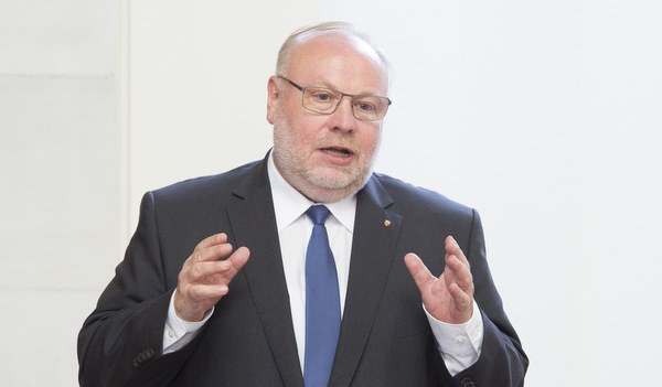 Dieter Burgard, seit 2018 Beauftragter der Ministerprsidentin des Landes Rheinland-Pfalz fr jdisches Leben und Antisemitismusfragen, spricht beim Stiftungsfest in Betzdorf. (Foto: Staatskanzlei Rheinland-Pfalz)