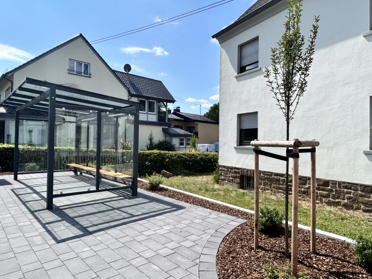 Die Fertigstellung der neuen Buswartehalle in der Dorfmitte von Ro�bach soll ein wenig gefeiert werden. (Foto: Thomas Boden)