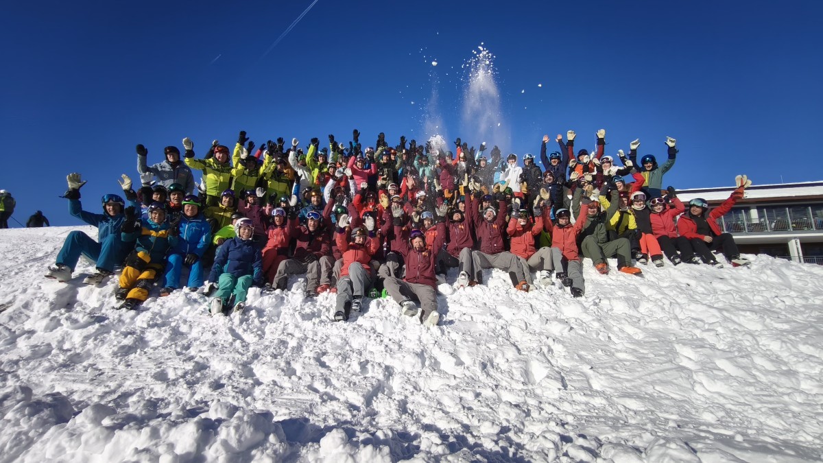 Saisonauftakt im Skibezirk Westerwald: Erfolgreiche Eröffnungsfahrt nach Hintertux