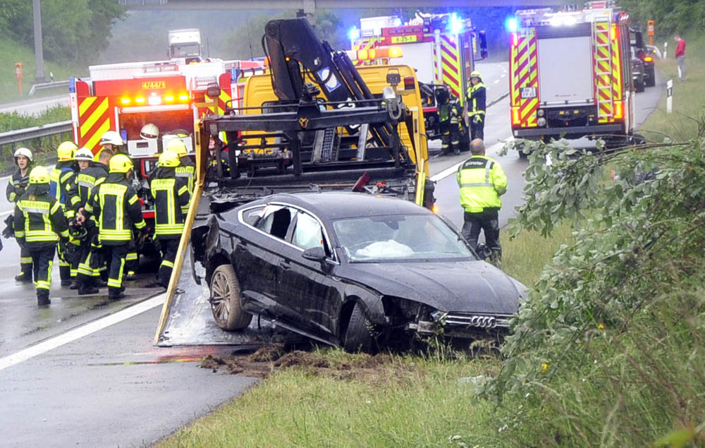 Zu schnell auf A3 unterwegs  Unfall mit drei Verletzten