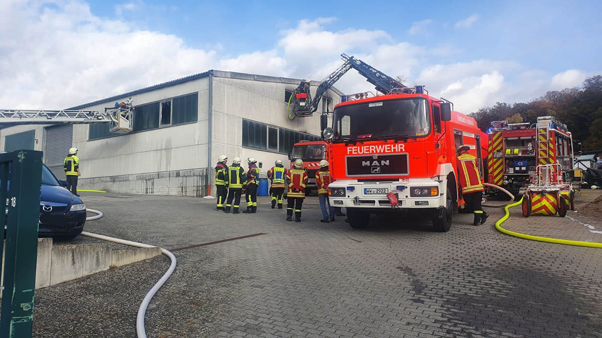 Halle brannte im Industriegebiet von Hilgert