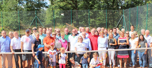 Zahlreich erschienen die Gste beim 40-jhrigen Jubilum der Tennisfreunde Blau-Rot Wissen. (Foto: Blau-Rot Wissen/Bernhard Theis) 