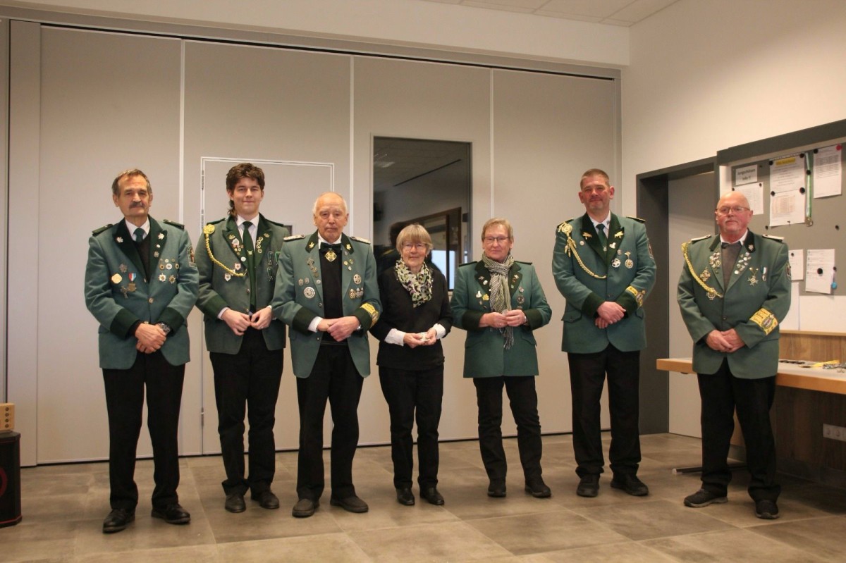 Von links nach rechts: Manfred Salz, Max Klatte, Johann Wallau, Ulla Spitz, Helga St�mper, Stefan Fuchshofen, Andreas Breitenbach. Foto: Sarah Fuchshofen
