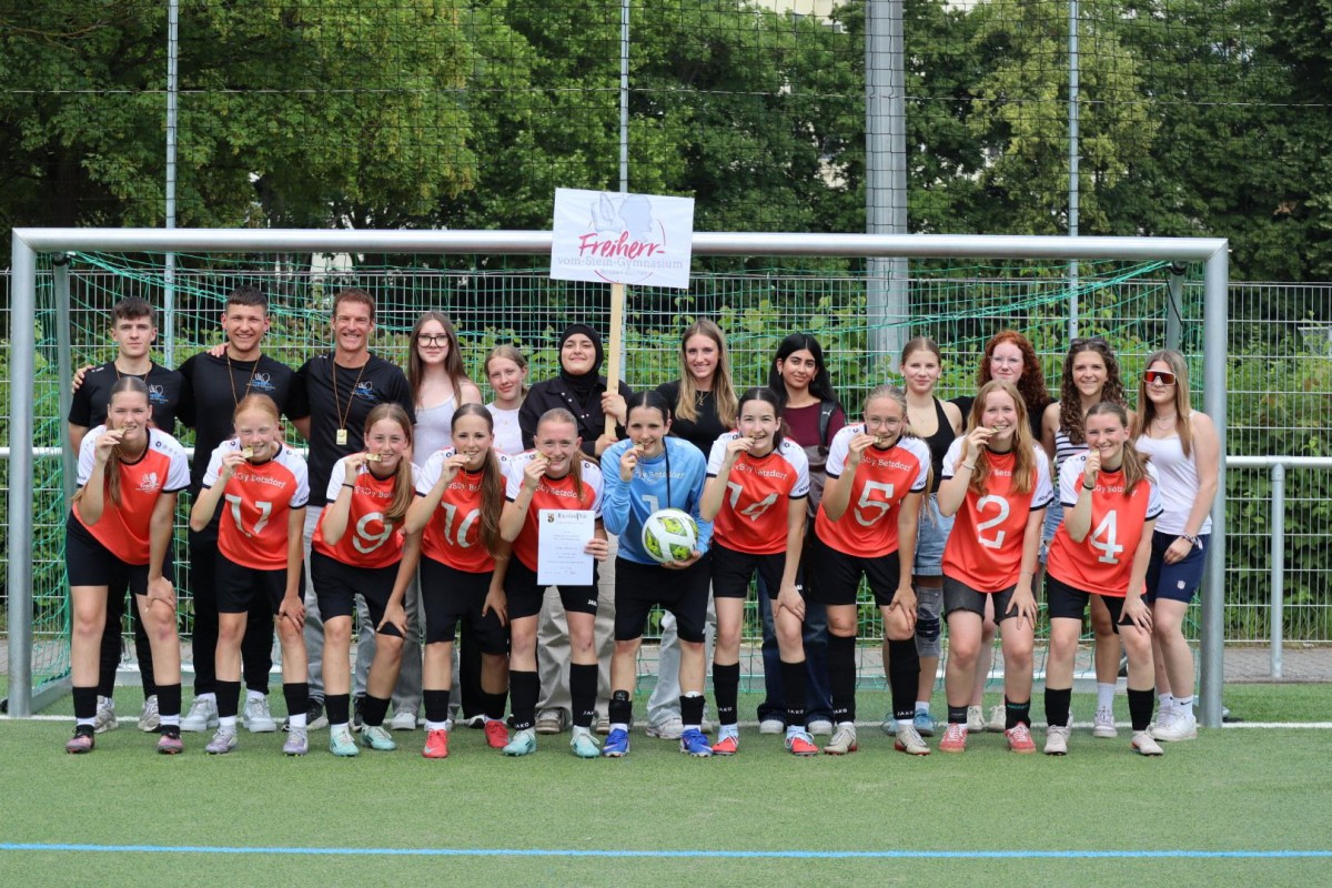 U17-M�dchenfu�ballmannschaft des Freiherr-vom-Stein-Gymnasiums (Foto: Heike Albrecht/Freiherr-vom-Stein-Gymnasium)