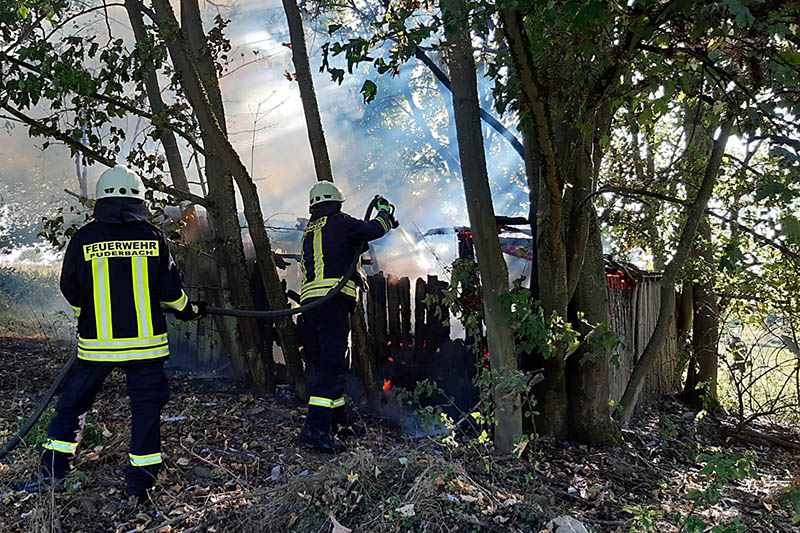 Unterstand bei Puderbach ging in Flammen auf