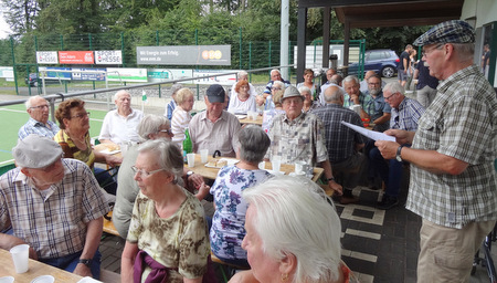 Waldcaf im Waldstadion: 555er berzeugten beim Fuball-Quiz 