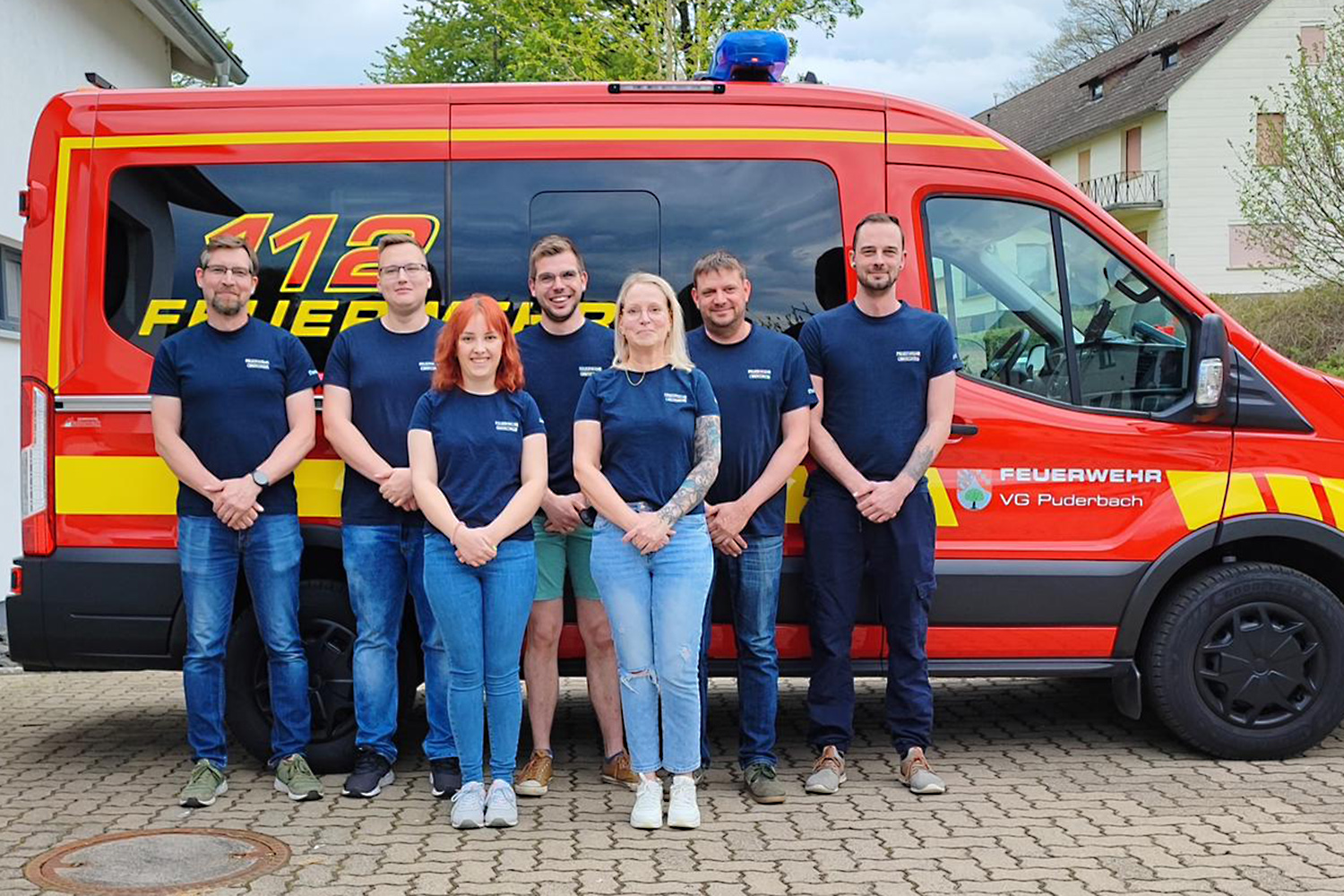 Von links: Daniel Klein, Pascal Mntjes, Laetitia Langhardt, Jonas Asbach, Melanie Langhardt, Wehrfhrer Peter Reusch und Maik Koepke. Foto: Feuerwehr VG Puderbach