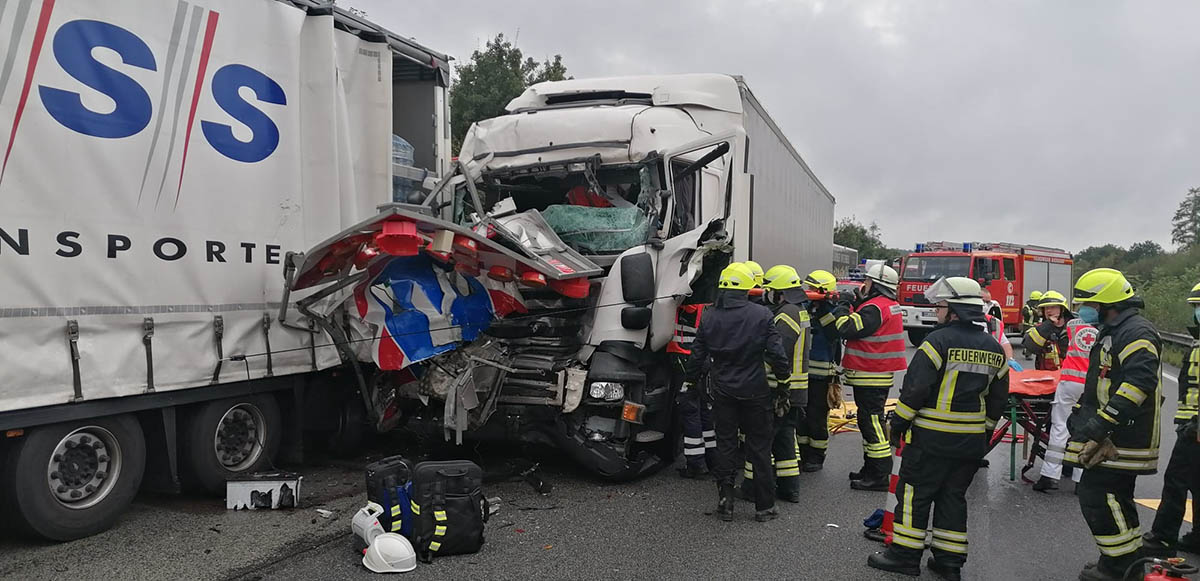 Feuerwehren Dierdorf und Anhausen bei LKW-Unfall gefordert