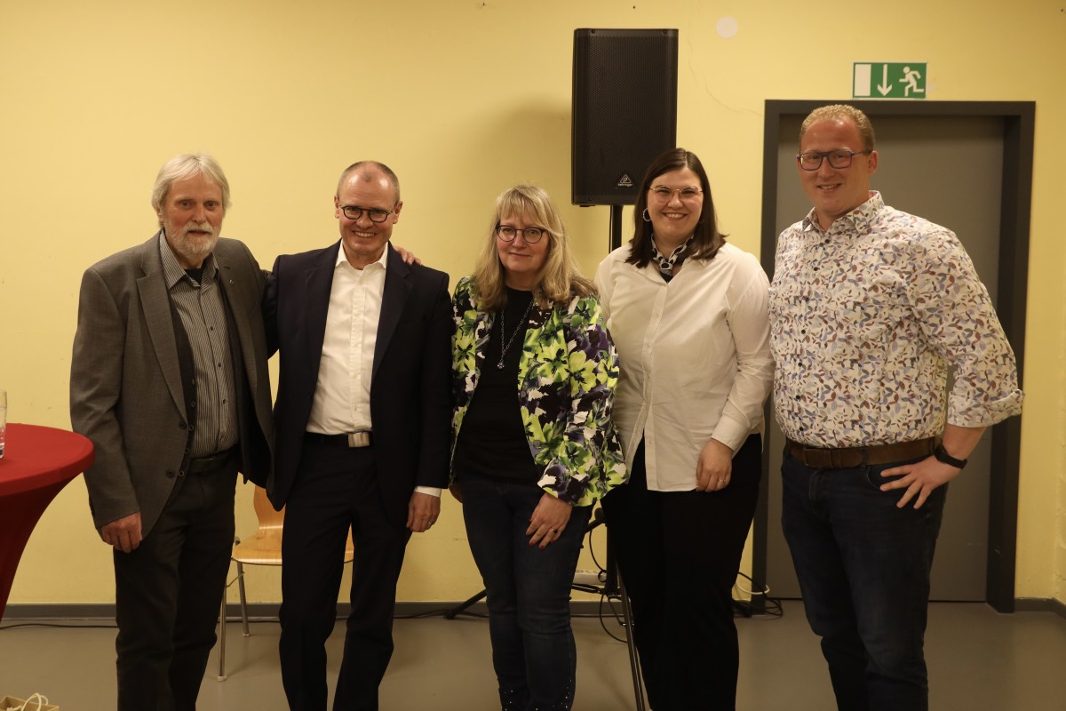 G�nter Behr, Autor Michael Heidinger, Nicole Hahn, Marie-Christin Ockenfels und Philipp Rasbach (Foto: Joshua Hahn)