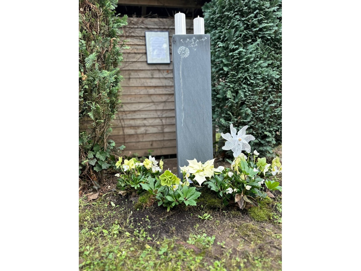 Gedenkstele fr frhverstorbene Kinder eingeweiht (Fotos: Gabriele Frmbgen und Kerstin Bornhofen)