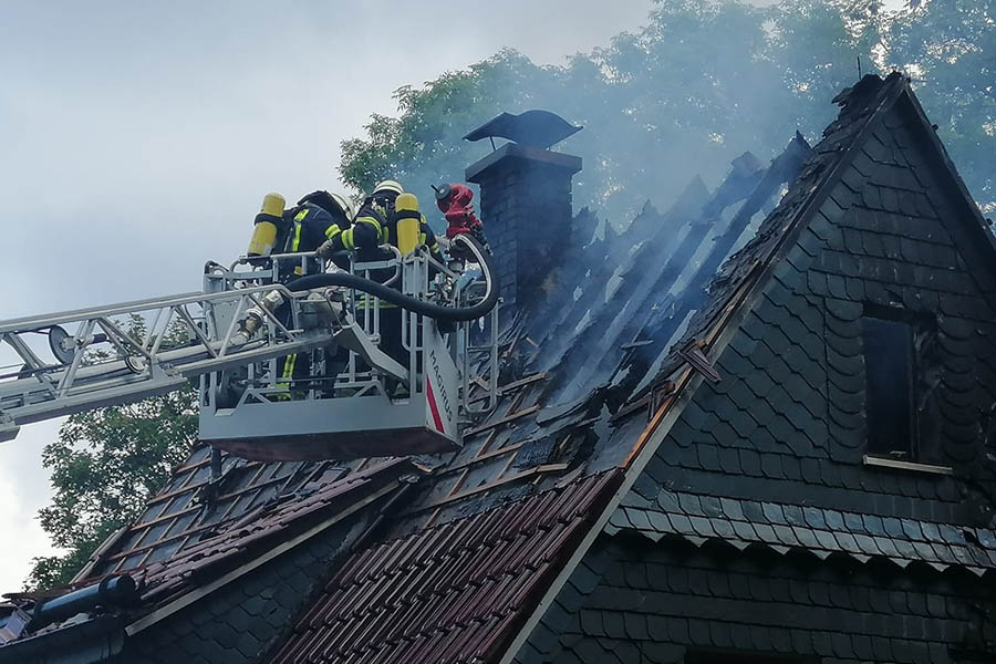 Feuer zerstrt Wohnhaus in Weitefeld